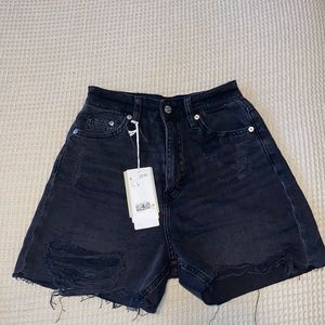 Brand new mom jean short with tags!